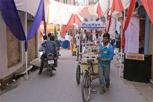 busy udaipur street