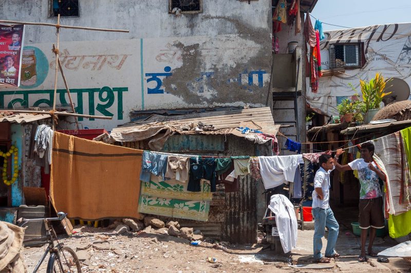 men chat in dharavi