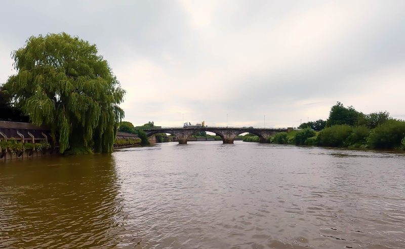 trent bridge, gainsborough, looking south