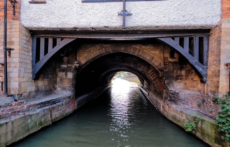 can you fit a widebeam canal boat through the glory hole